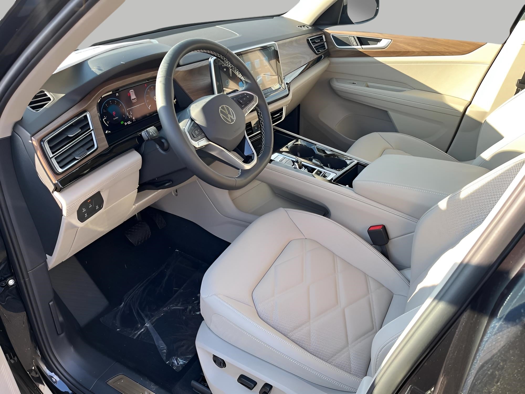 2026 Volkswagen Atlas 2.0T SE w/Technology 4MOTION