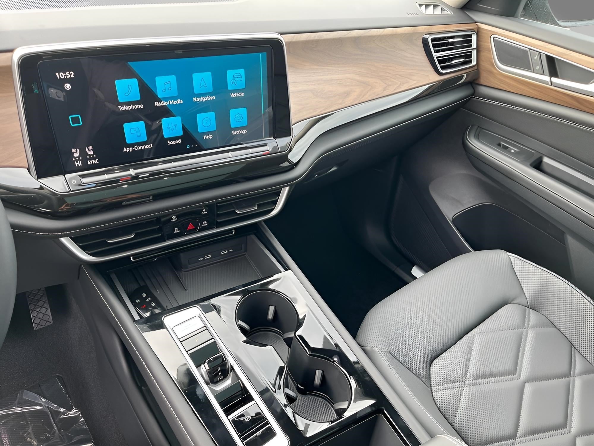 2026 Volkswagen Atlas 2.0T SE w/Technology 4MOTION