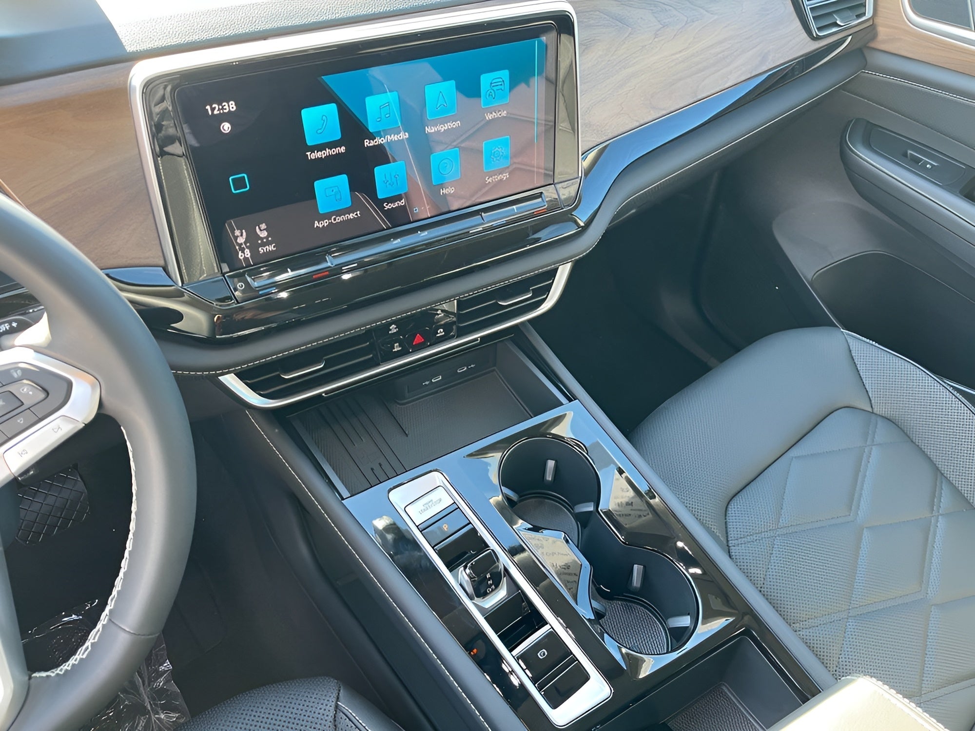 2026 Volkswagen Atlas 2.0T SE w/Technology 4MOTION