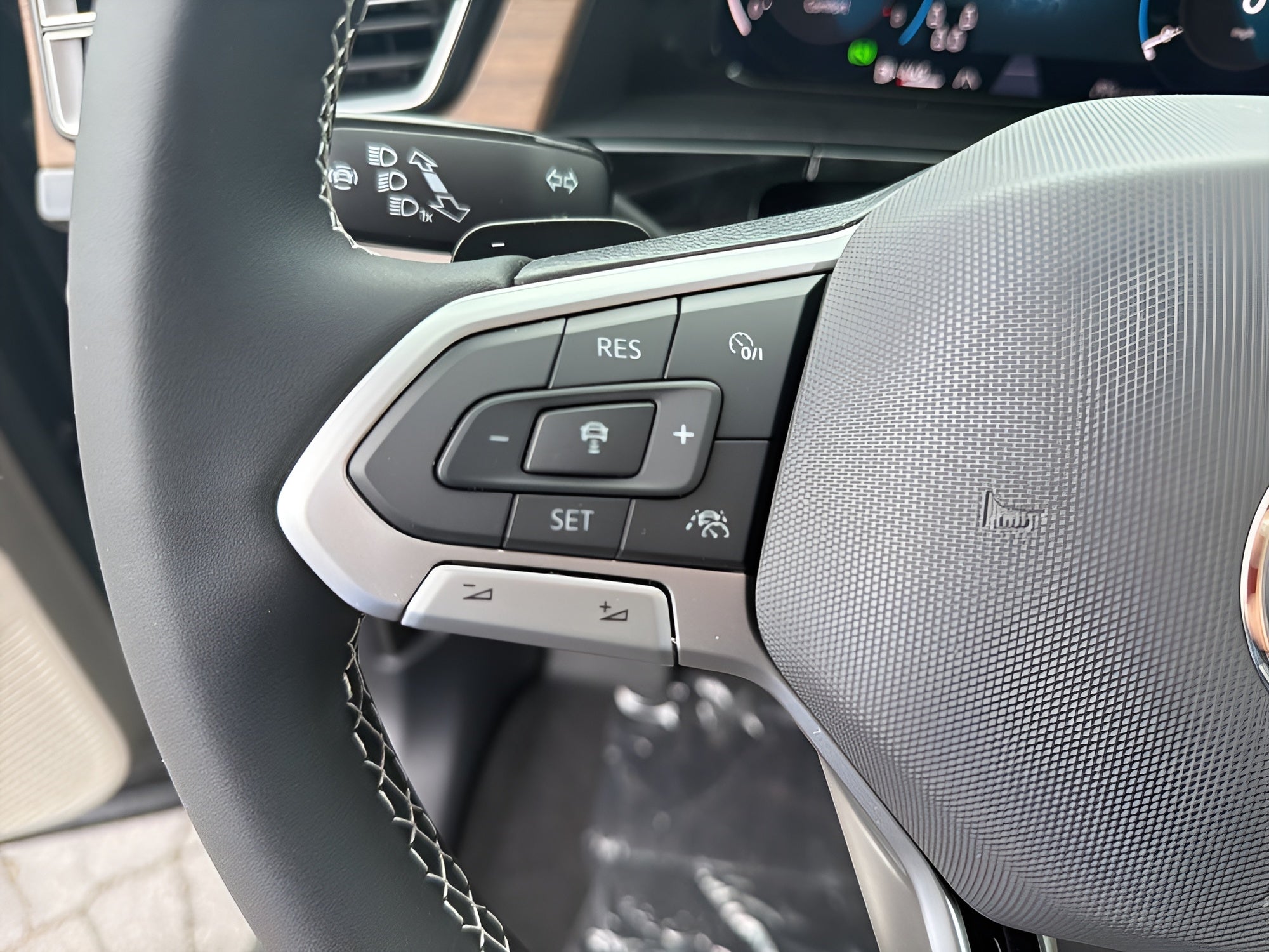 2026 Volkswagen Atlas 2.0T SE w/Technology 4MOTION