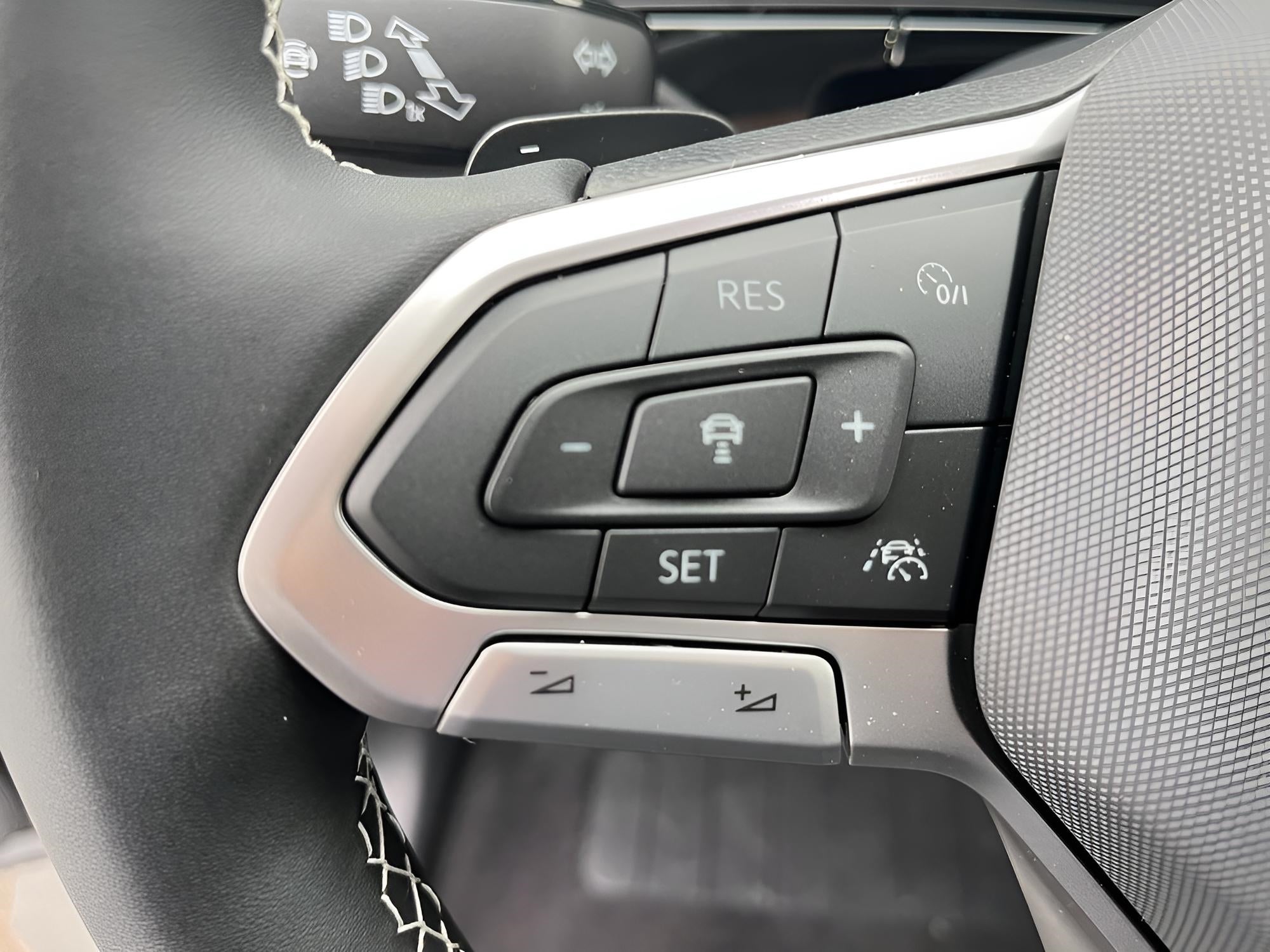 2026 Volkswagen Atlas Cross Sport 2.0T SE 4MOTION