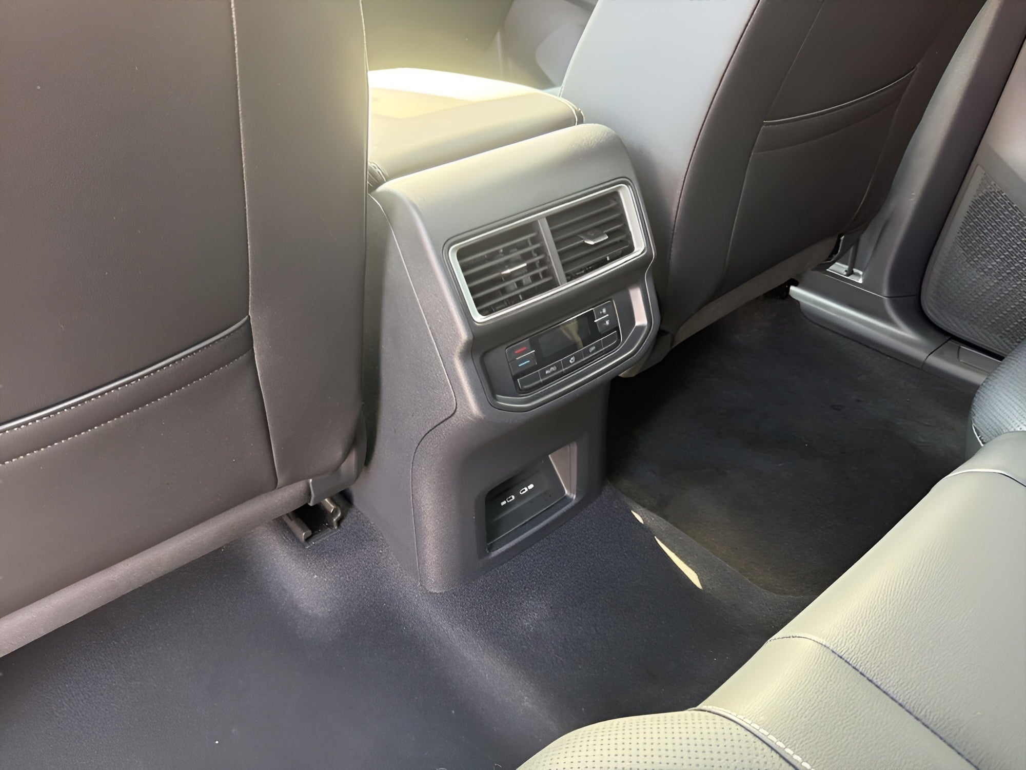 2025 Volkswagen Atlas 2.0T SE 4MOTION