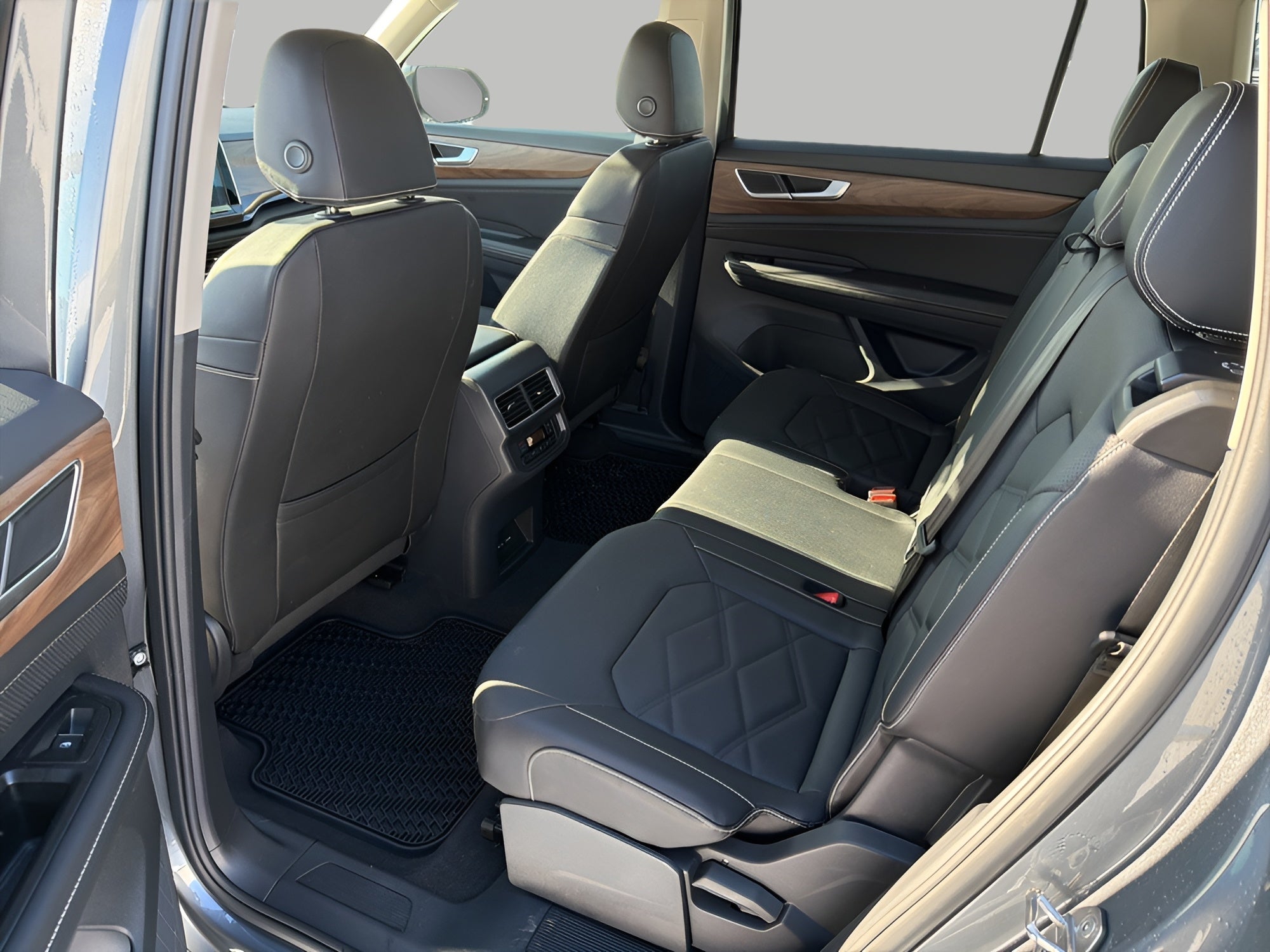 2025 Volkswagen Atlas 2.0T SE 4MOTION