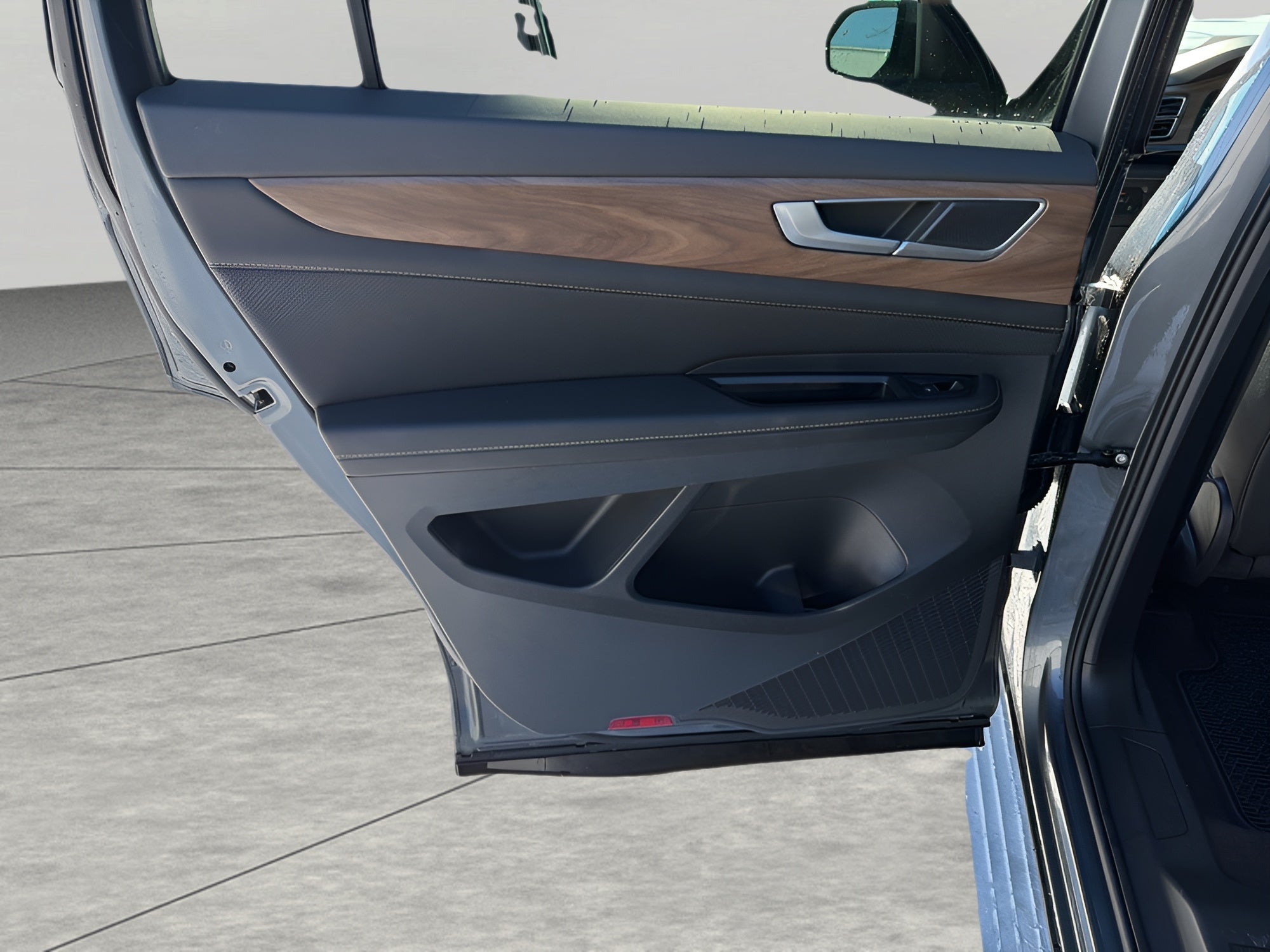 2025 Volkswagen Atlas 2.0T SE 4MOTION