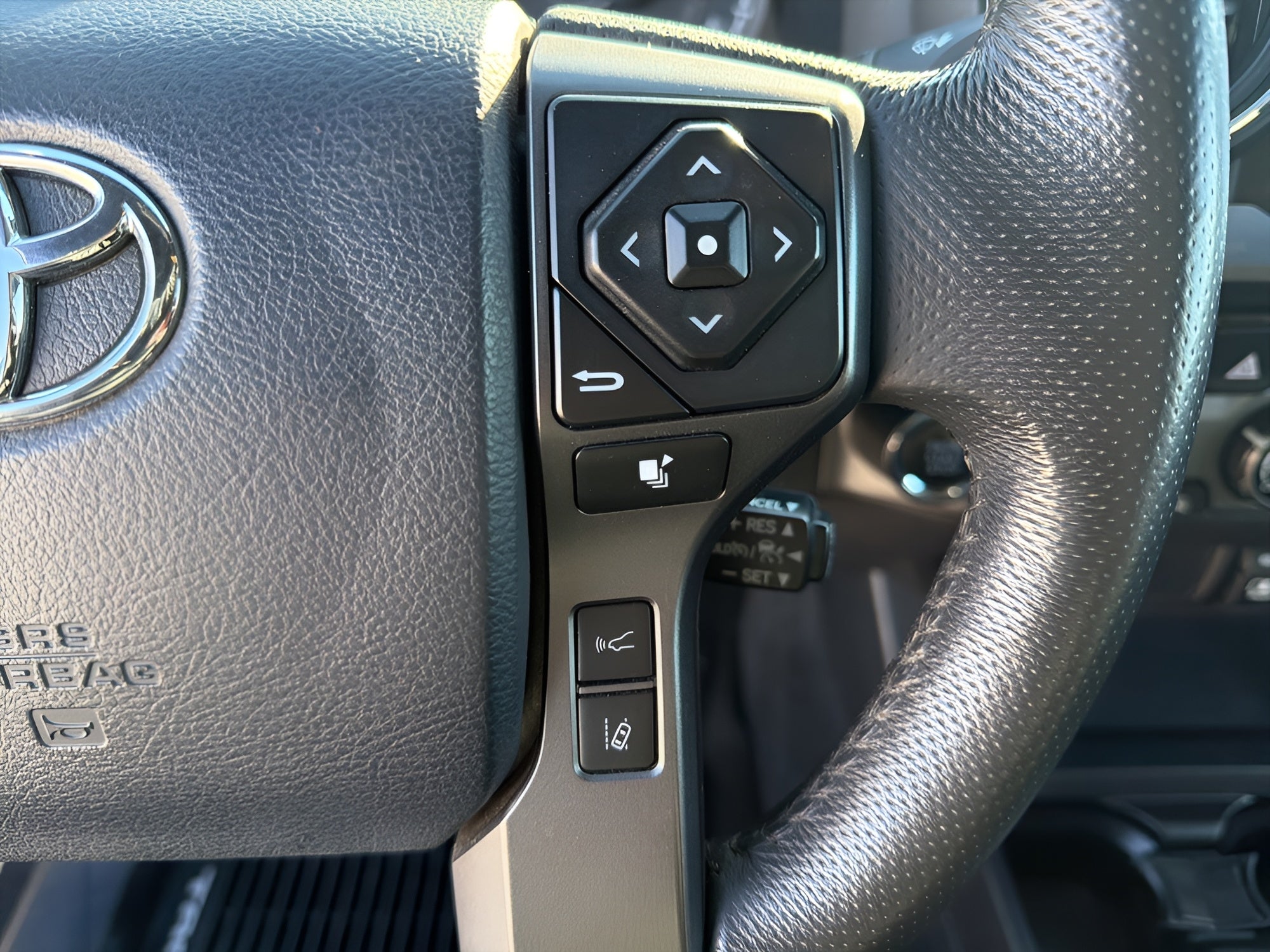 2018 Toyota TACOMA TRD Sport Double Cab 5' Bed V6 4x4 AT