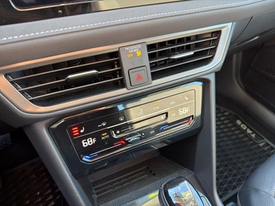 2025 Volkswagen Taos SE Black 4MOTION