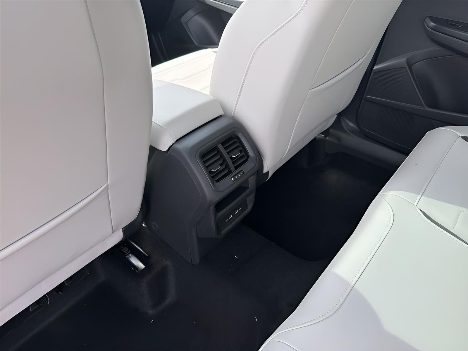 2026 Volkswagen Taos SE FWD