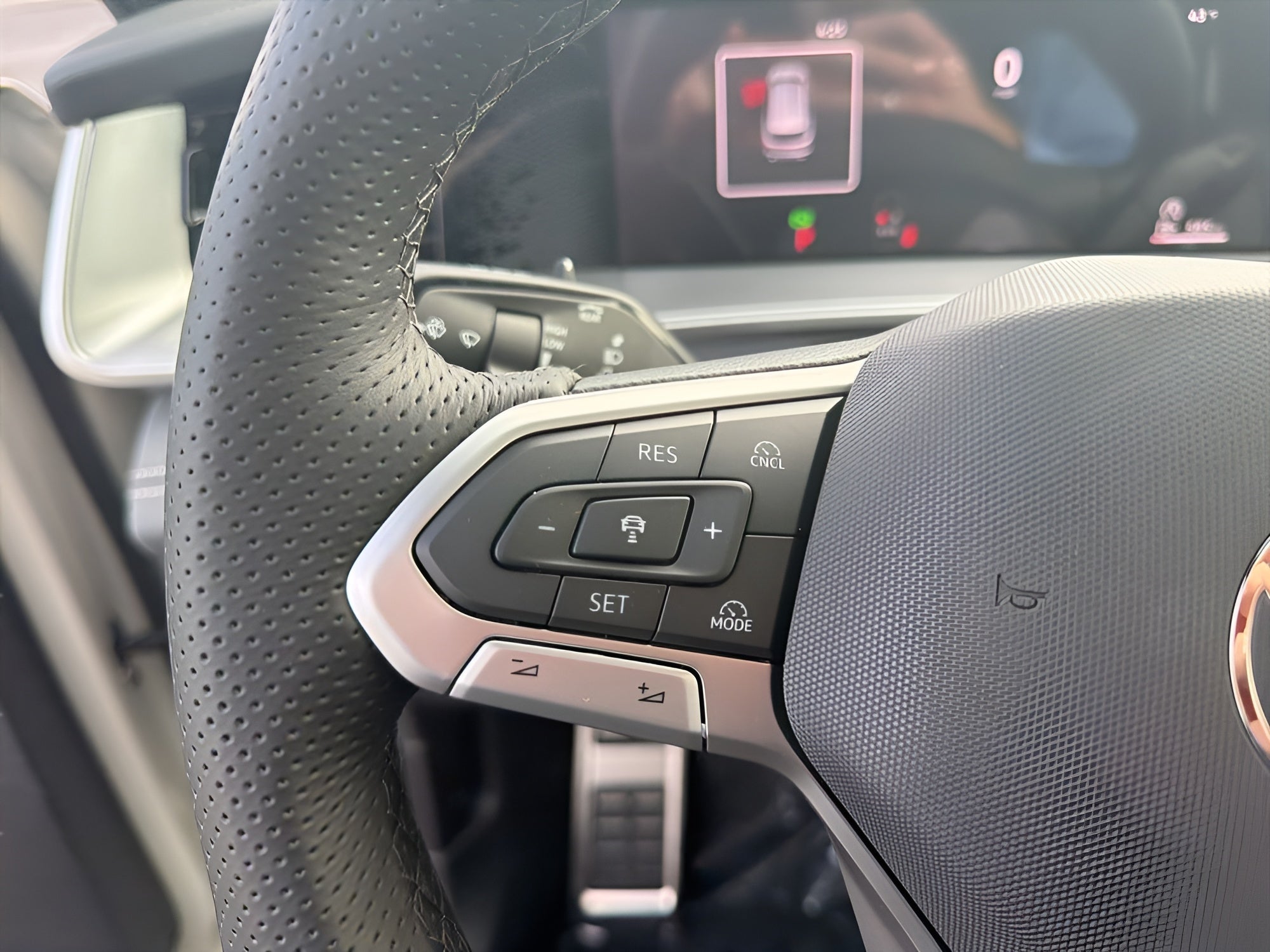 2026 Volkswagen Tiguan SE R-Line Black FWD