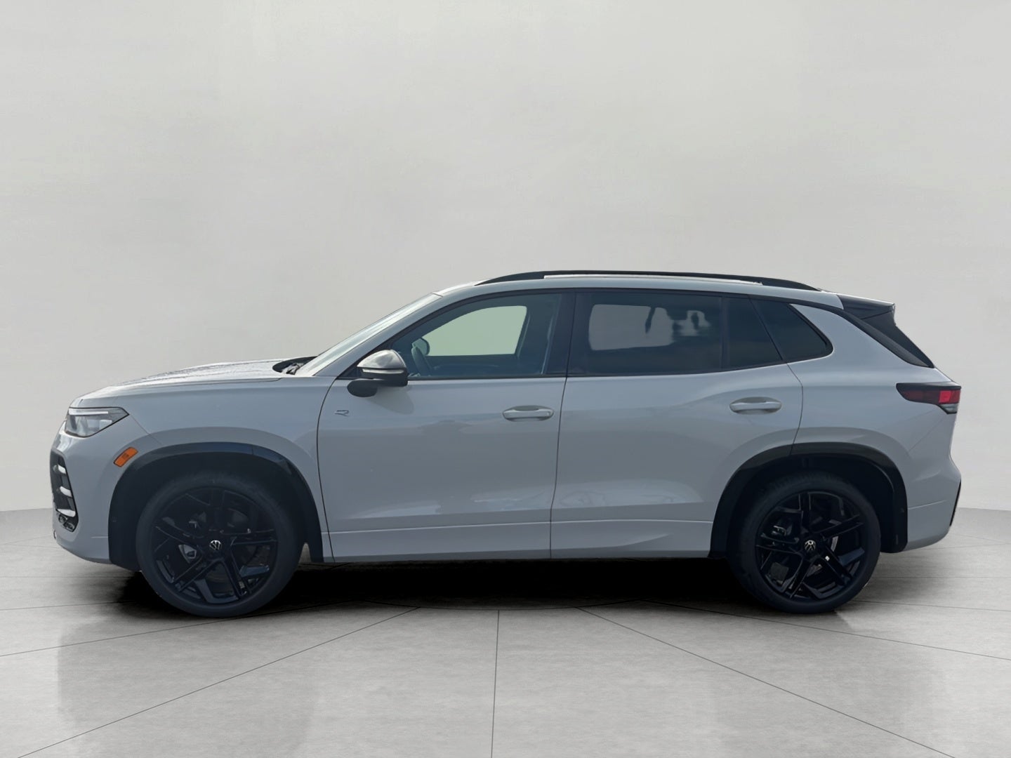 2026 Volkswagen Tiguan SE R-Line Black FWD
