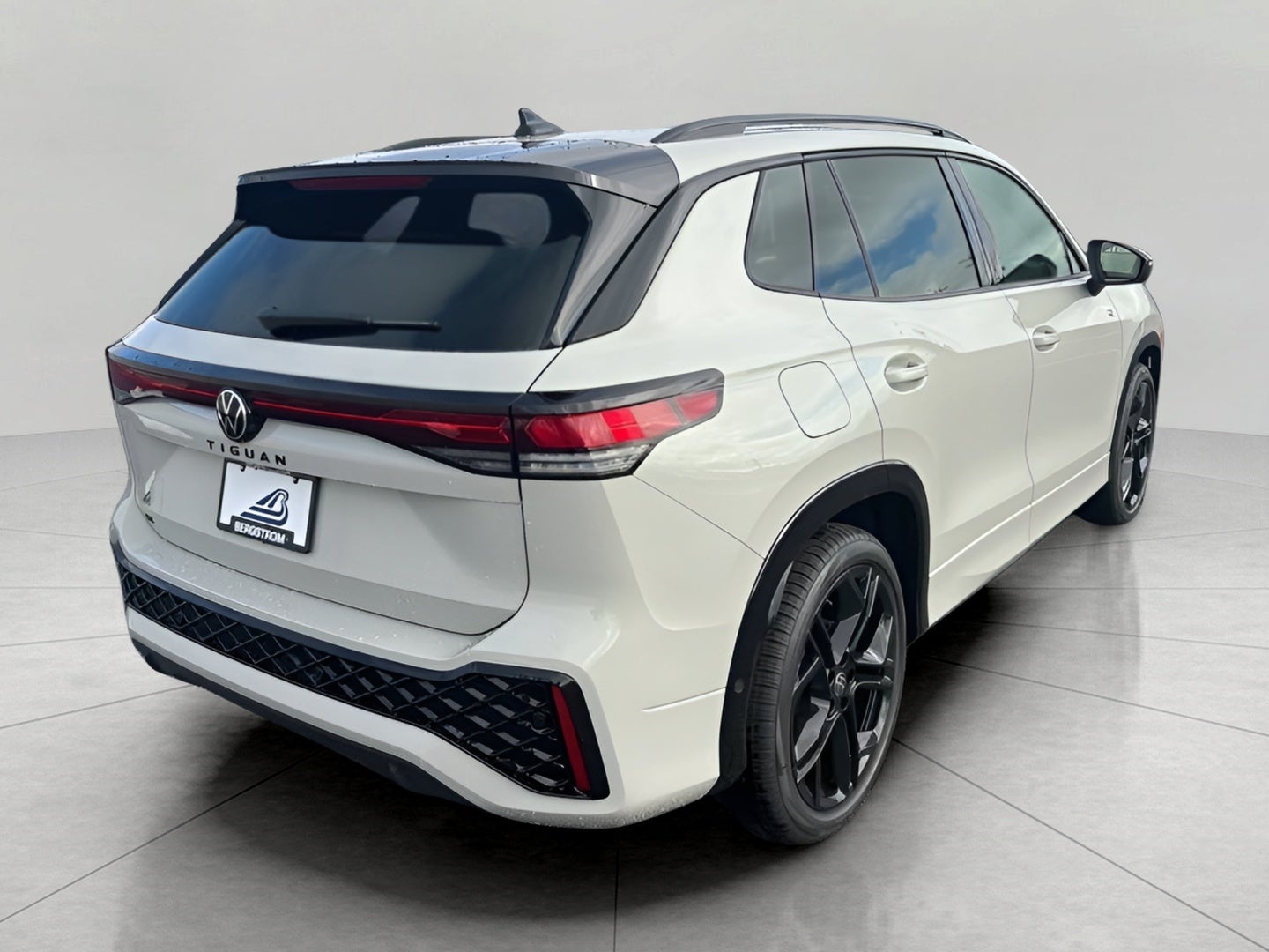2026 Volkswagen Tiguan SE R-Line Black FWD