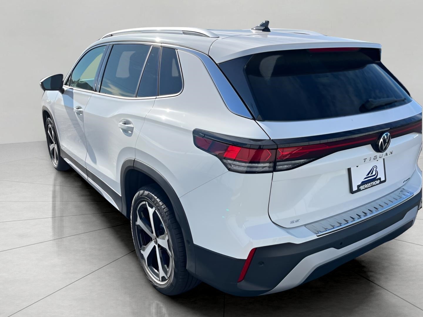 2025 Volkswagen Tiguan 2.0T SE 4MOTION