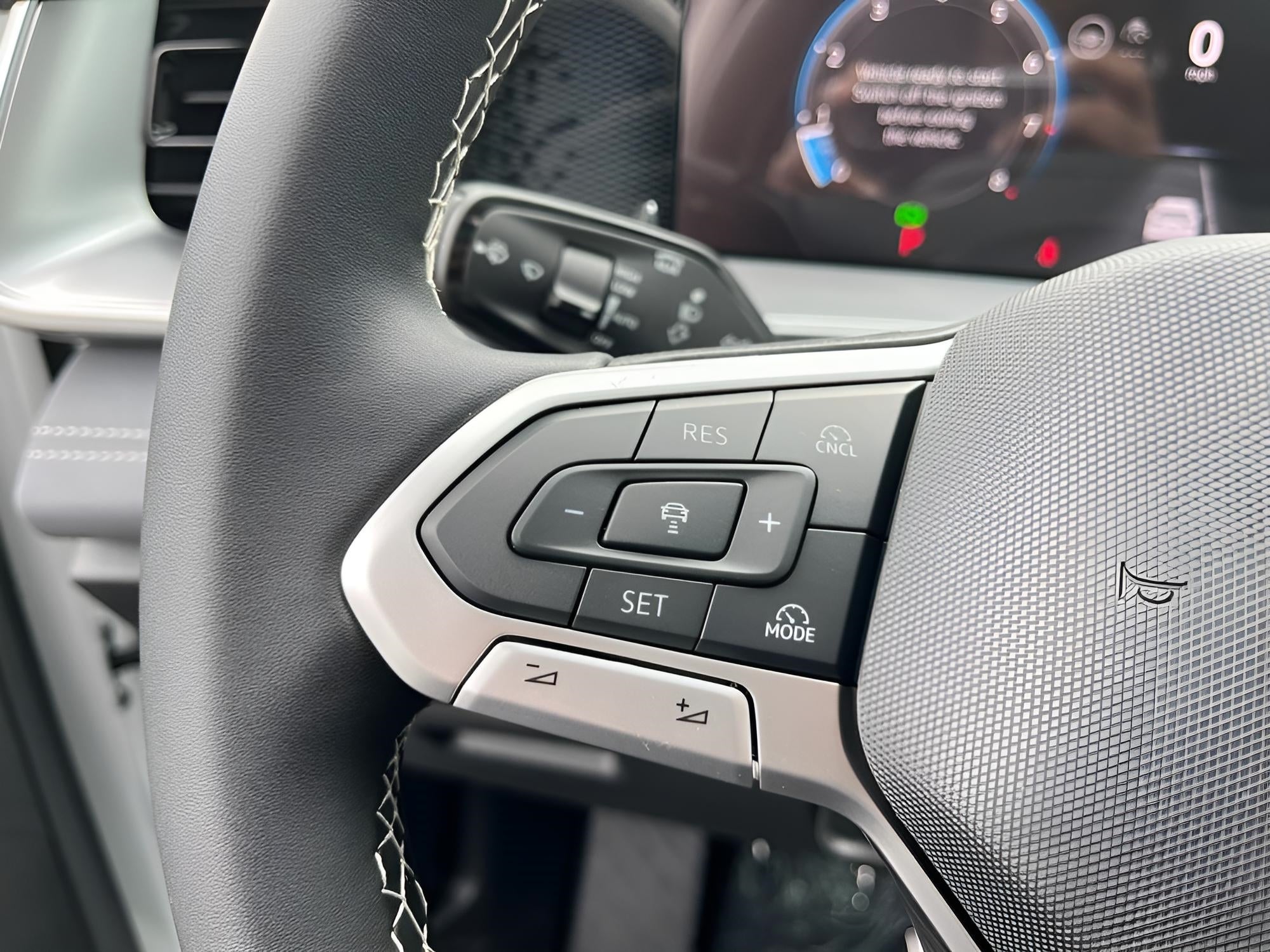 2025 Volkswagen Tiguan 2.0T SE 4MOTION