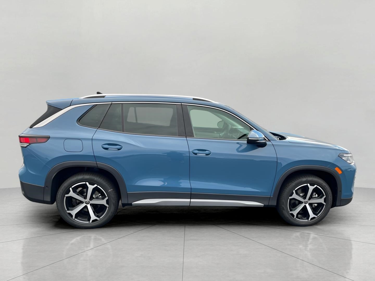 2025 Volkswagen Tiguan 2.0T SE 4MOTION