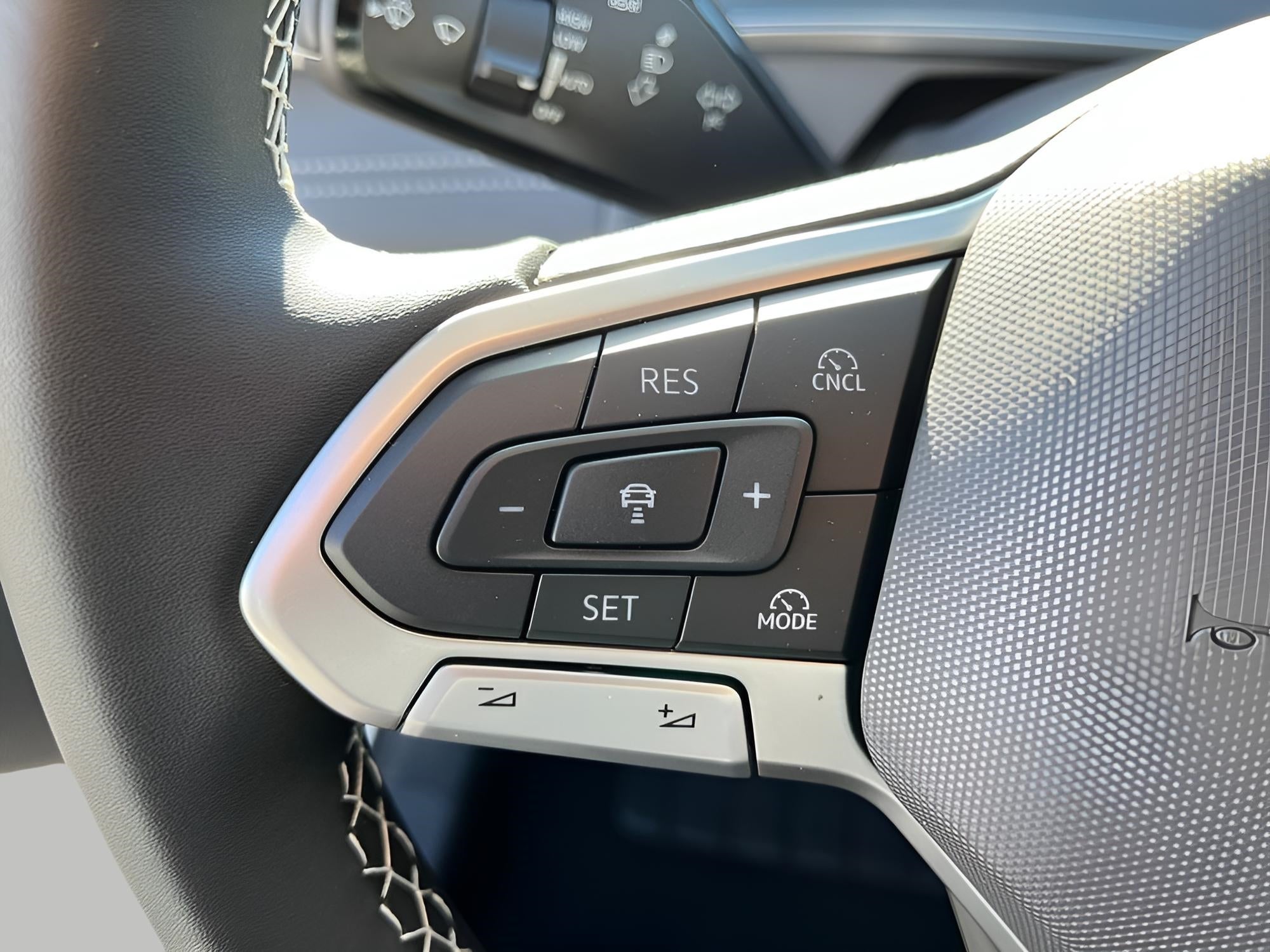 2025 Volkswagen Tiguan 2.0T SE 4MOTION