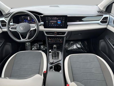 2025 Volkswagen Taos SE 4MOTION