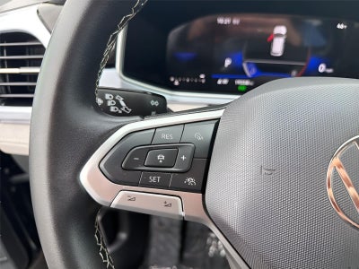 2025 Volkswagen Taos SE 4MOTION