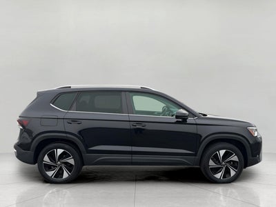 2025 Volkswagen Taos SE 4MOTION