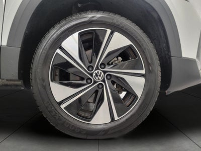 2025 Volkswagen Taos SE 4MOTION