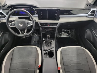2025 Volkswagen Taos SE 4MOTION