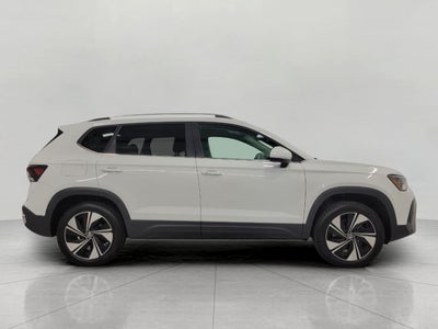 2025 Volkswagen Taos SE 4MOTION