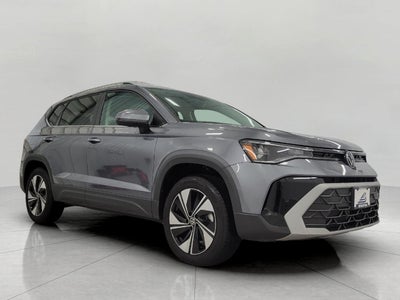 2025 Volkswagen Taos SE 4MOTION