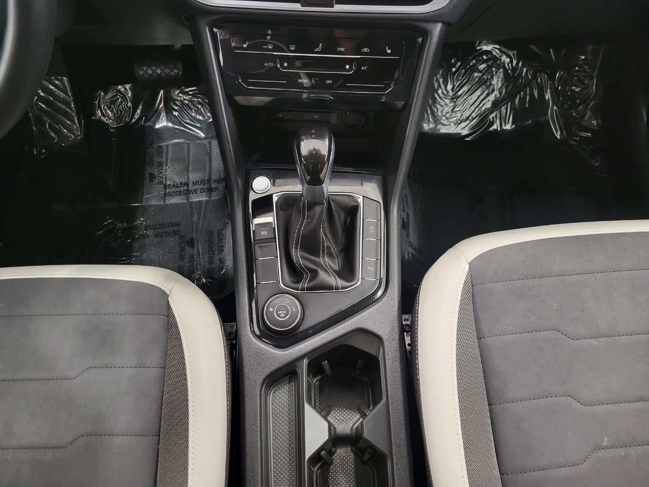 2025 Volkswagen Taos SE 4MOTION