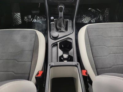 2025 Volkswagen Taos SE 4MOTION