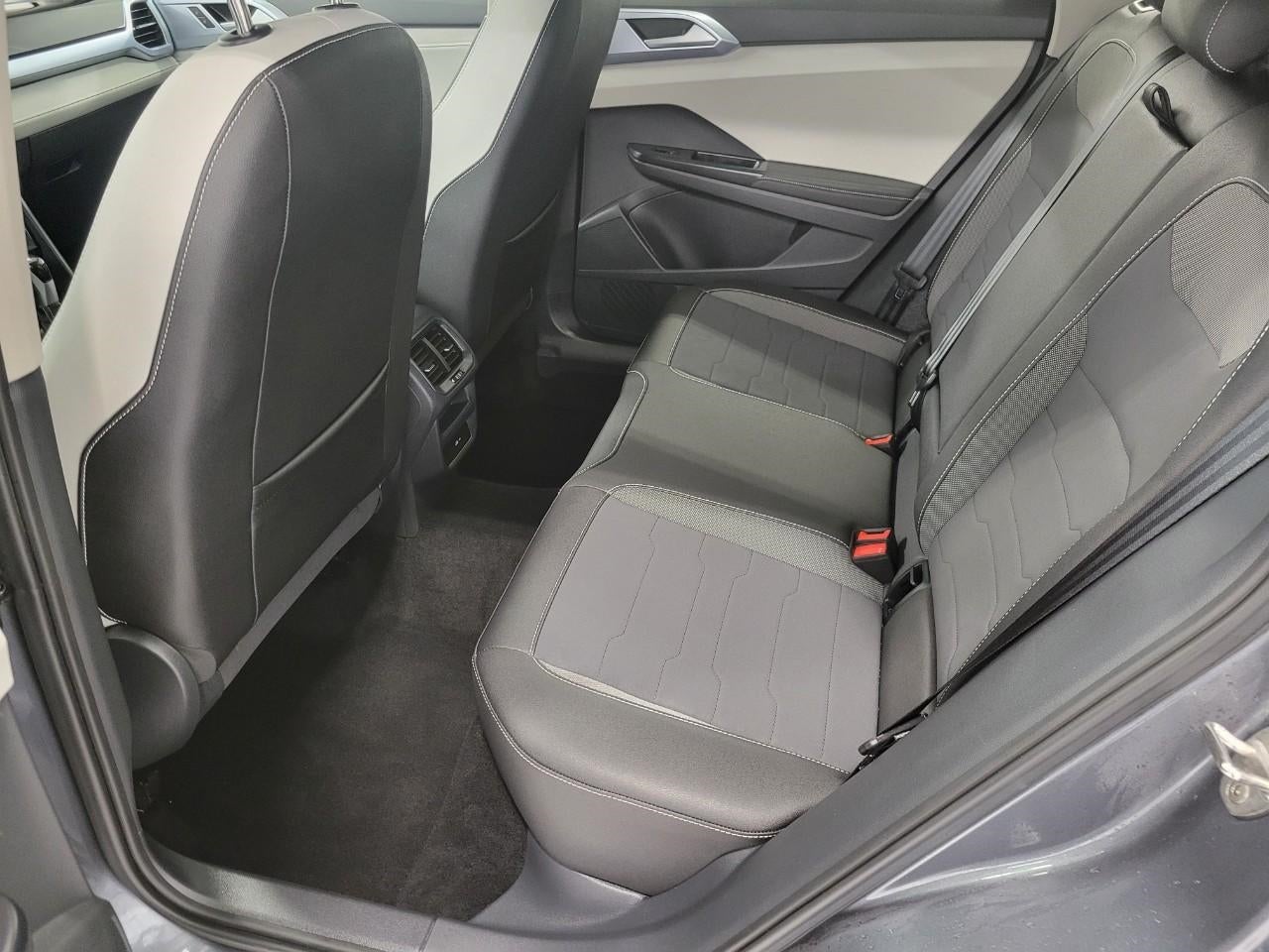 2025 Volkswagen Taos SE 4MOTION