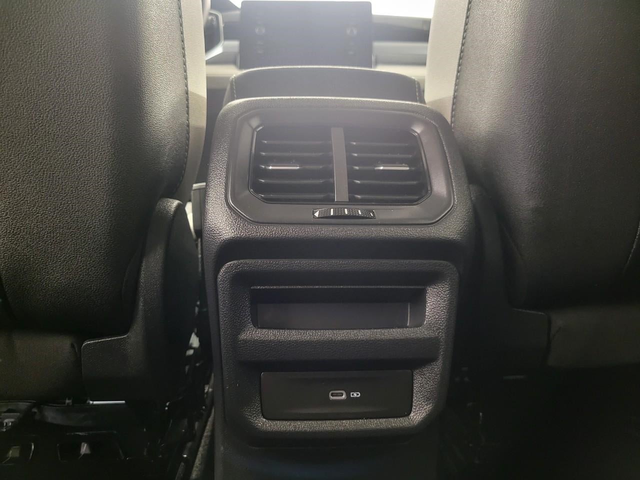 2025 Volkswagen Taos SE 4MOTION