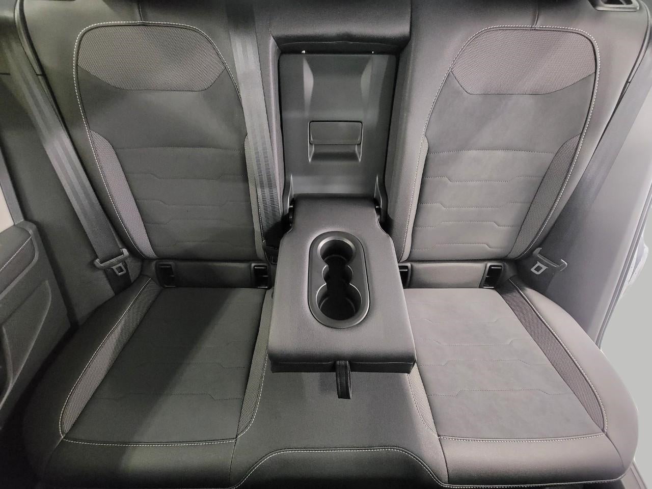 2025 Volkswagen Taos SE 4MOTION