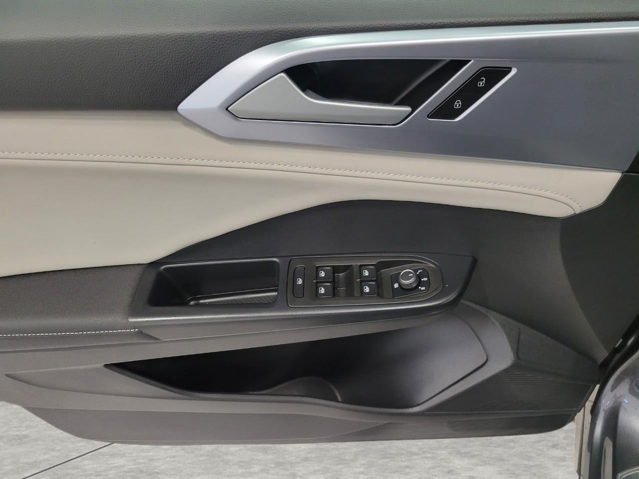 2025 Volkswagen Taos SE 4MOTION