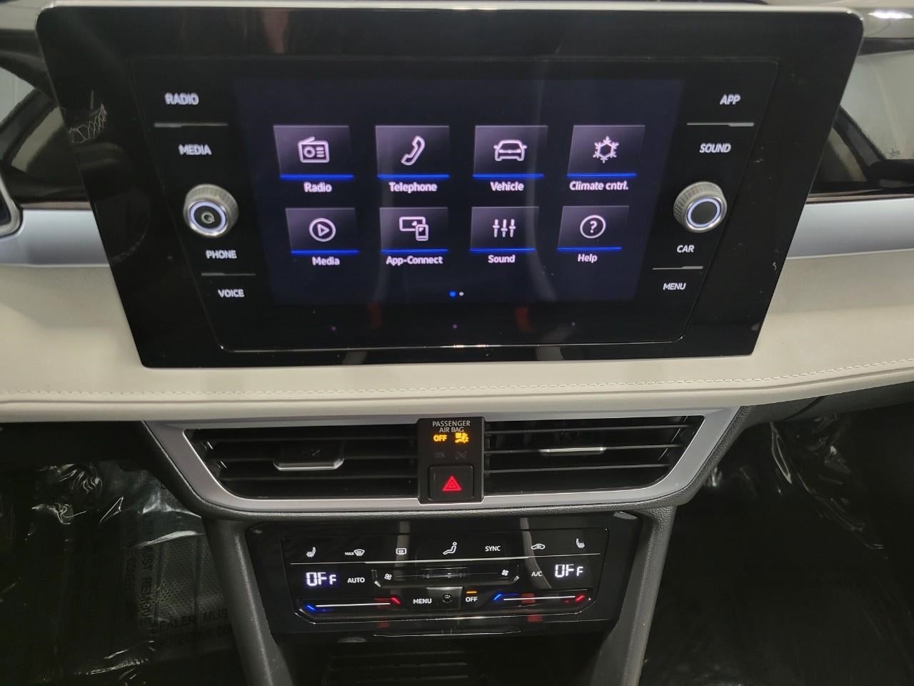 2025 Volkswagen Taos SE 4MOTION