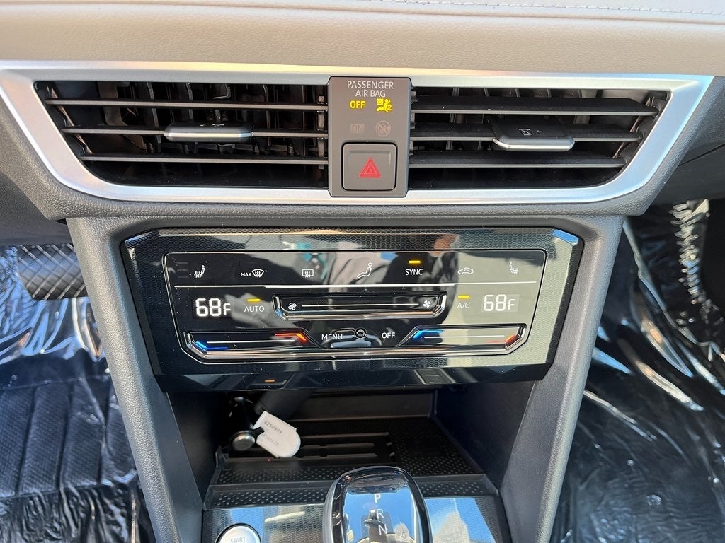 2025 Volkswagen Taos SE 4MOTION