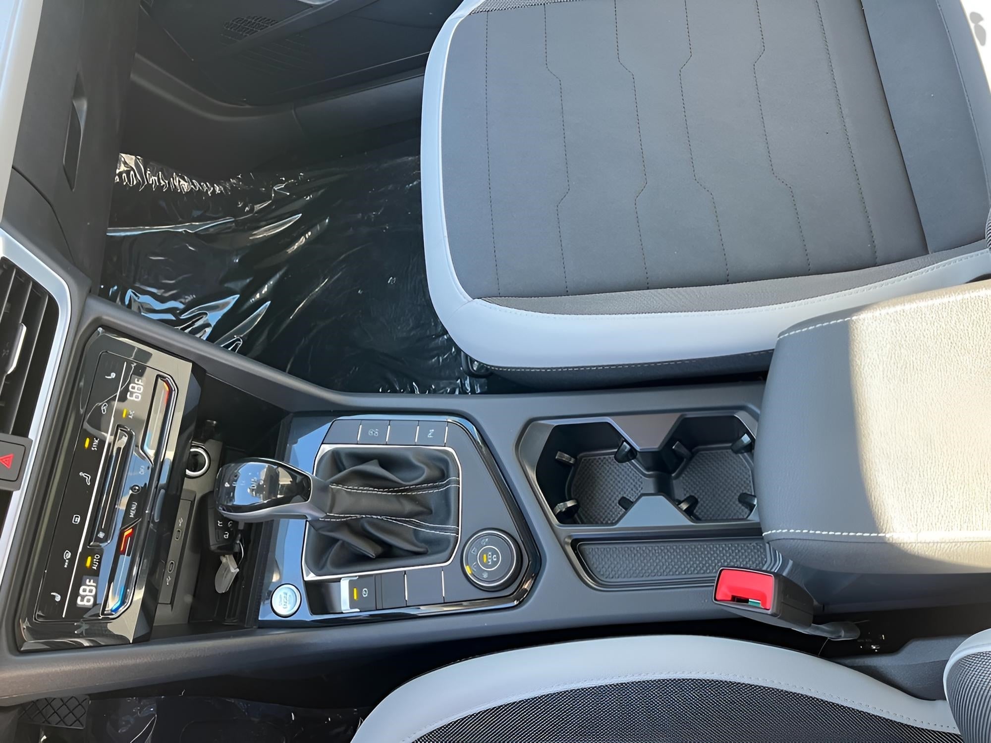 2025 Volkswagen Taos SE 4MOTION