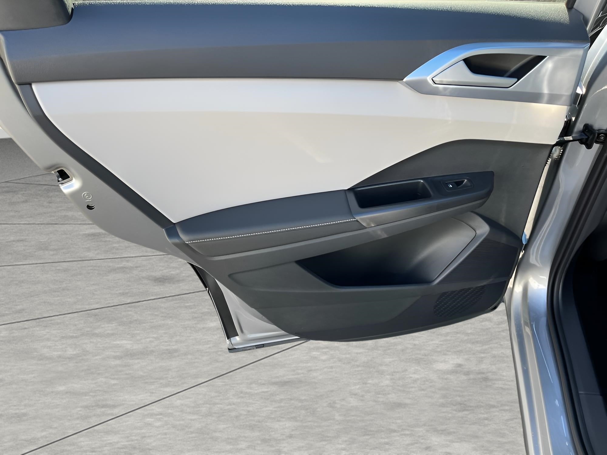 2025 Volkswagen Taos SE 4MOTION