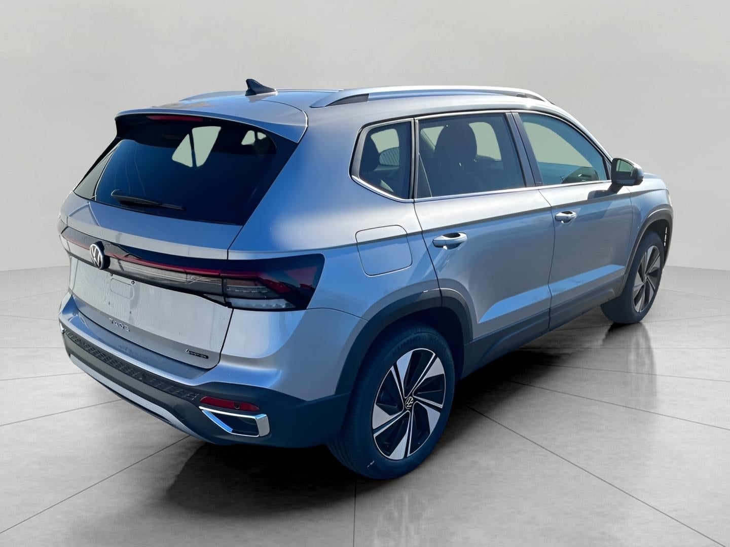 2025 Volkswagen Taos SE 4MOTION