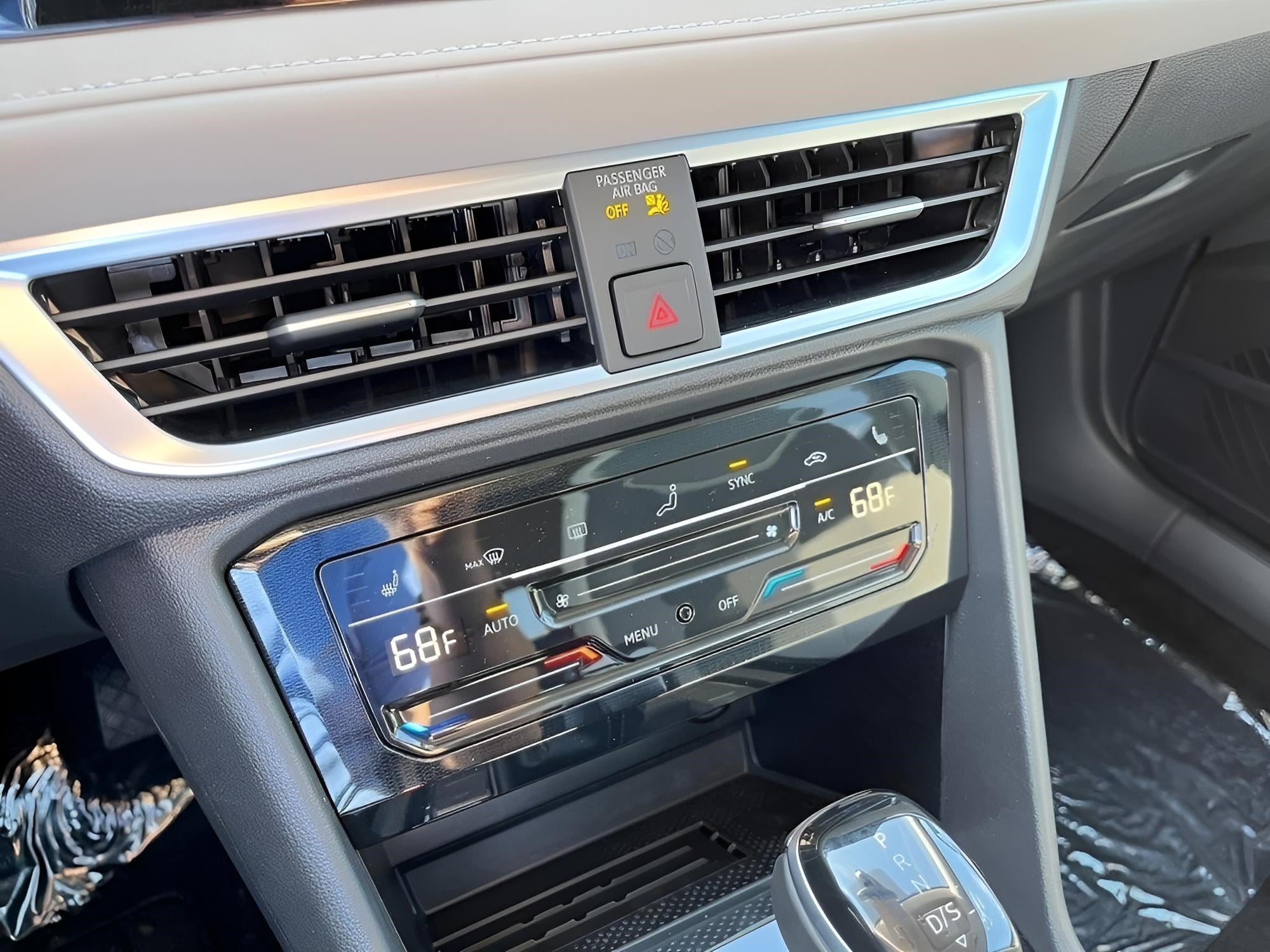 2025 Volkswagen Taos SE 4MOTION