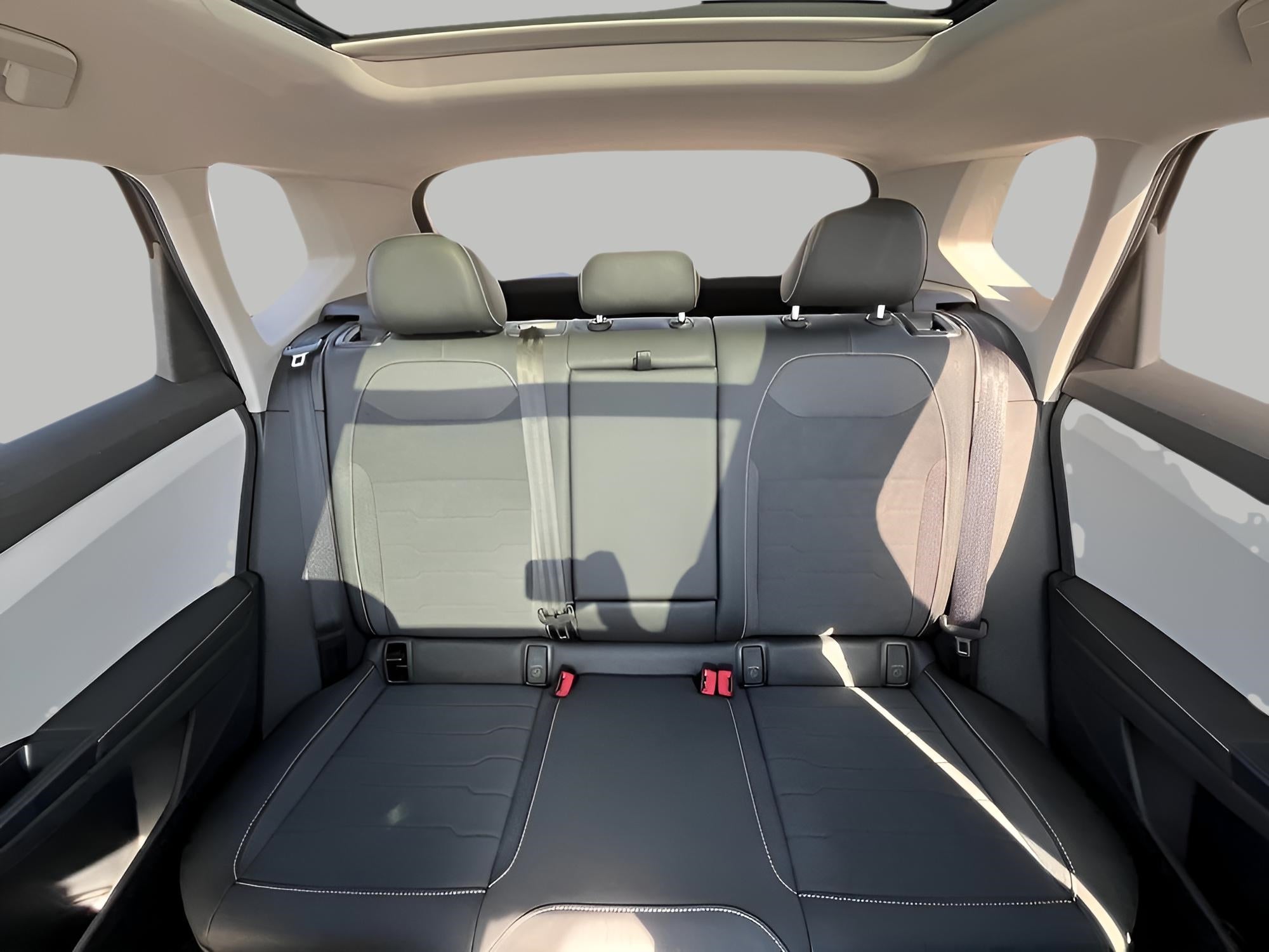 2025 Volkswagen Taos SE 4MOTION