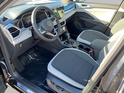 2025 Volkswagen Taos SE 4MOTION