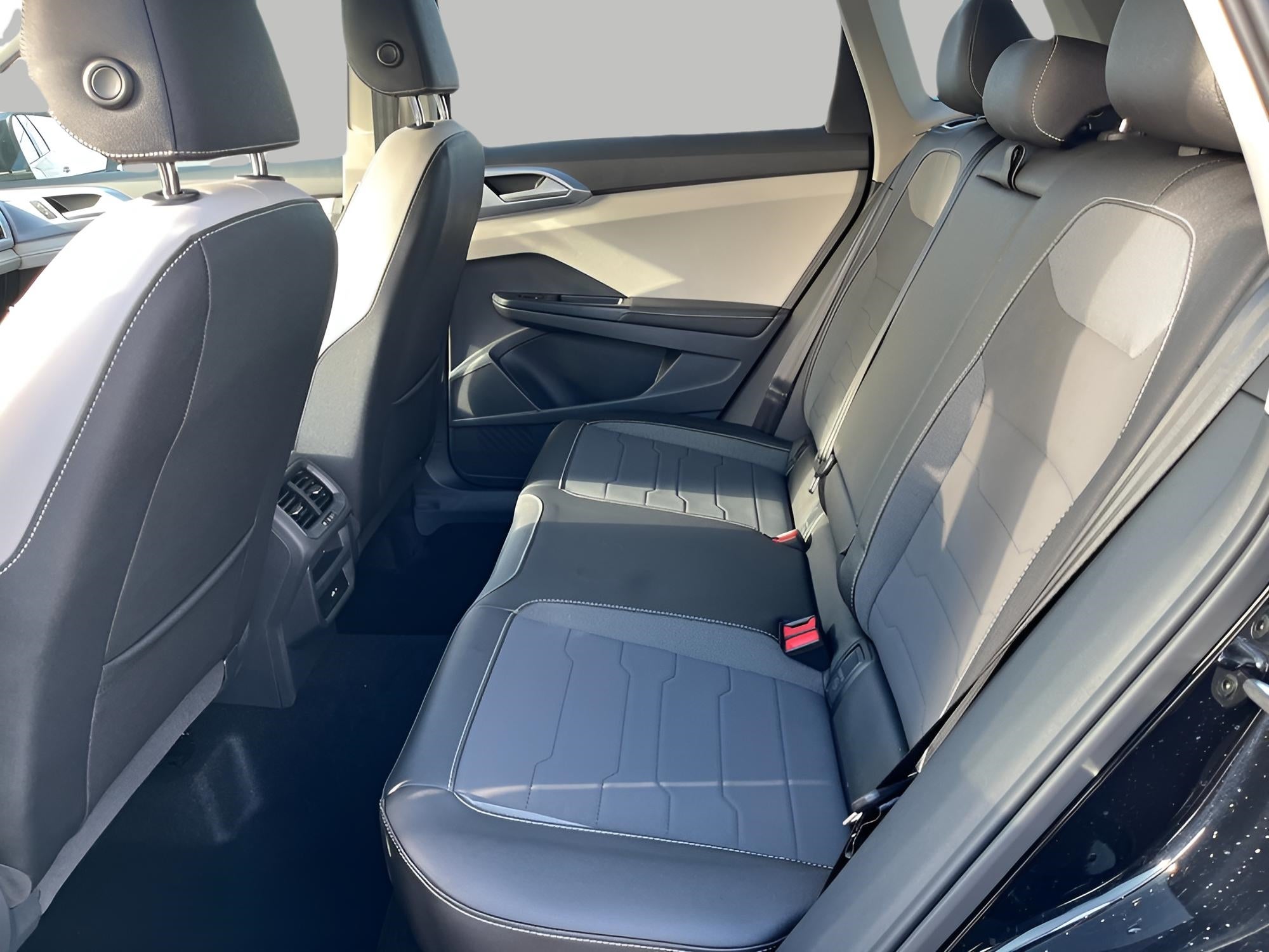 2025 Volkswagen Taos SE 4MOTION