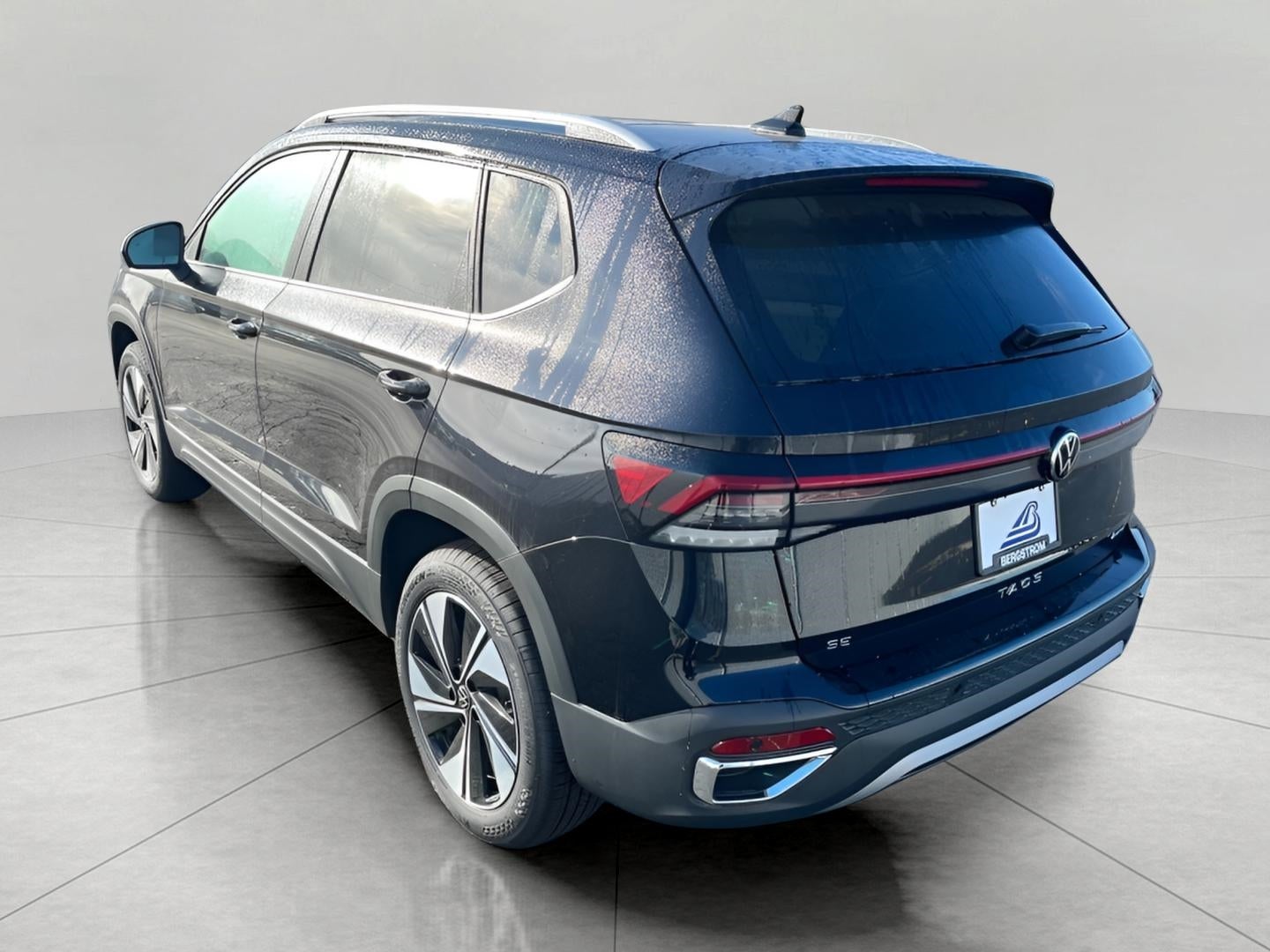 2025 Volkswagen Taos SE 4MOTION