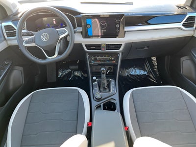 2025 Volkswagen Taos SE 4MOTION