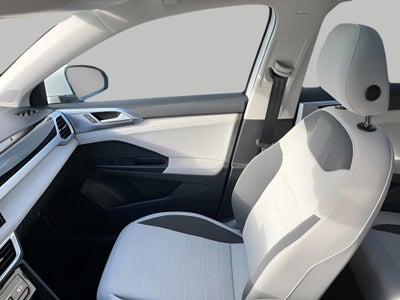 2025 Volkswagen Taos SE 4MOTION