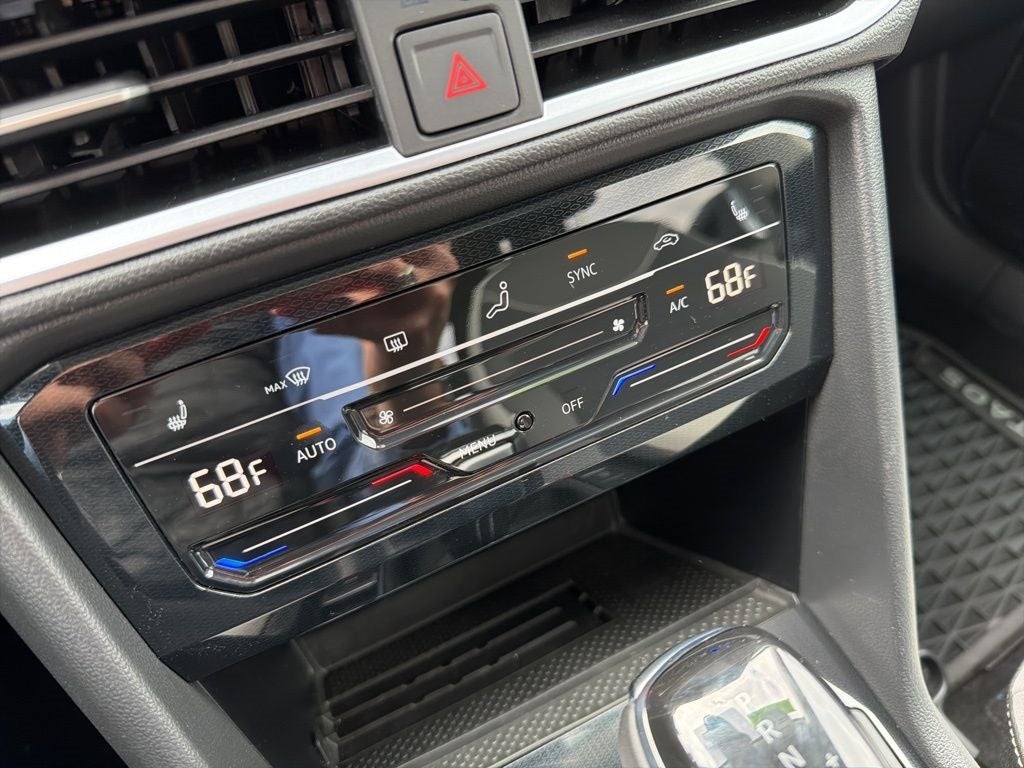 2025 Volkswagen Taos SE 4MOTION
