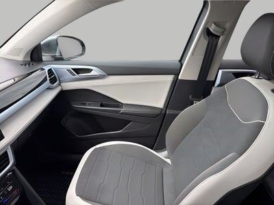 2025 Volkswagen Taos SE 4MOTION