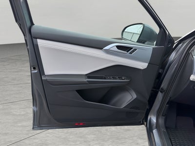 2025 Volkswagen Taos SE 4MOTION
