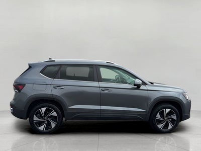 2025 Volkswagen Taos SE 4MOTION