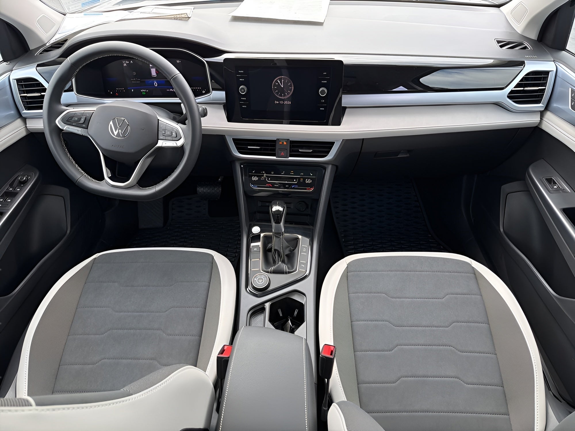 2025 Volkswagen Taos SE 4MOTION