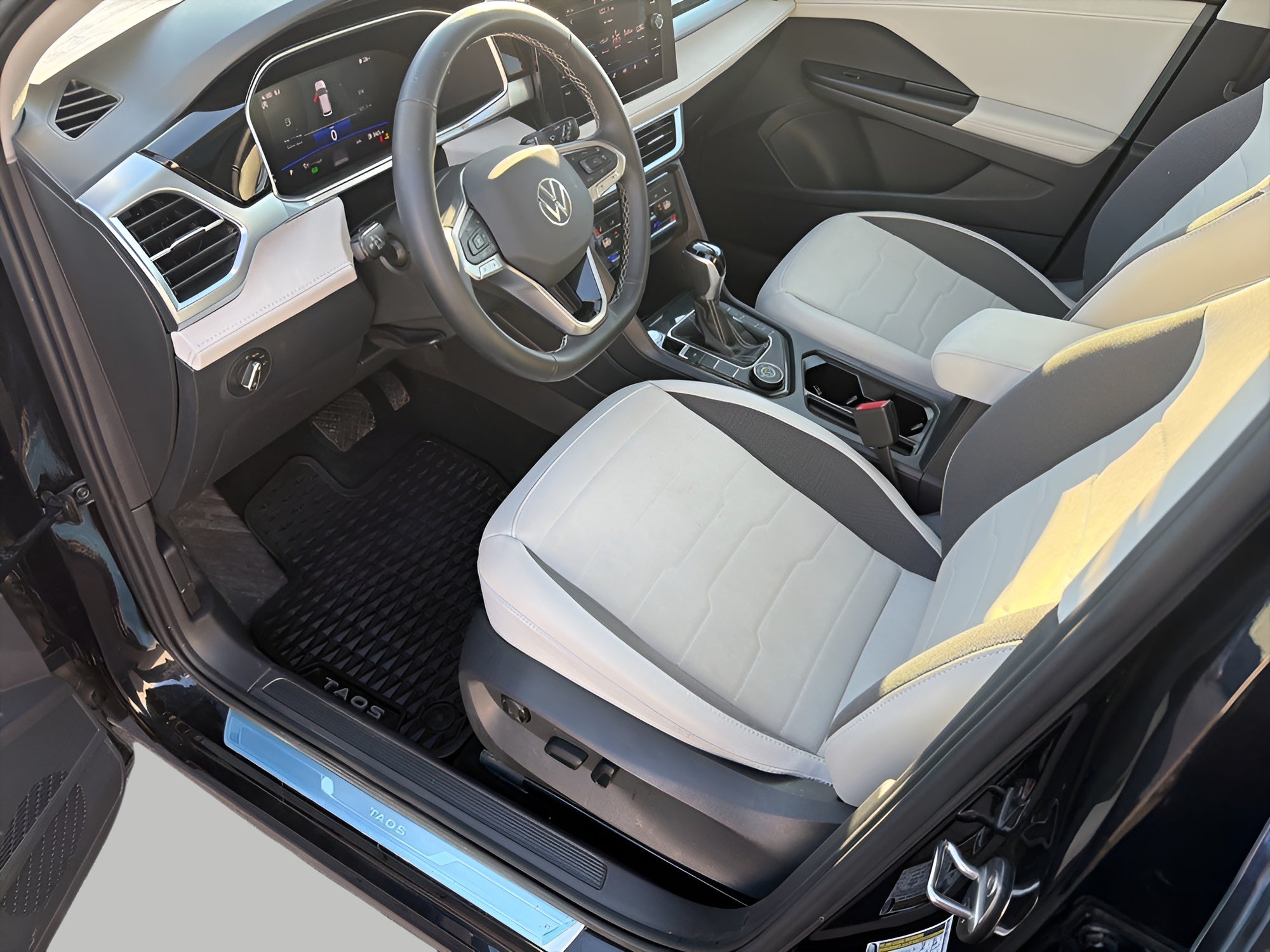 2025 Volkswagen Taos SE 4MOTION