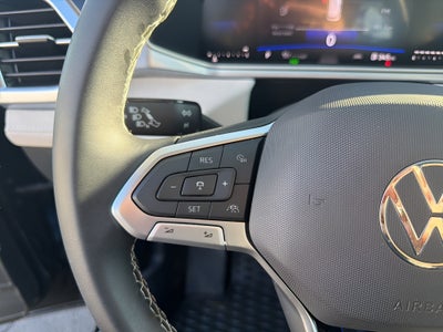 2025 Volkswagen Taos SE 4MOTION